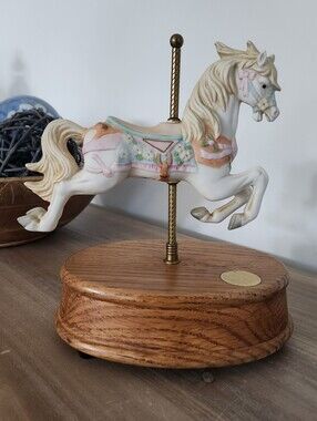 🎠 Vintage Westminster carousel horse music box Porcelain Decor Horses Statue